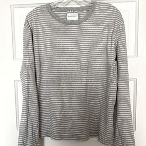 Men’s long sleeve gray striped shirt!